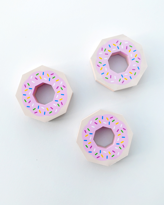 Giftwrap // Paper donut // Free template!