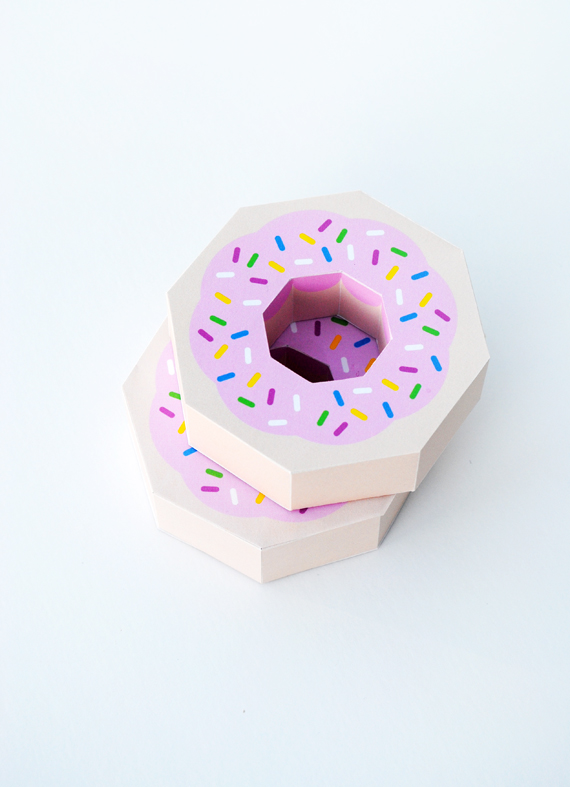 Giftwrap // Paper donut // Free template!