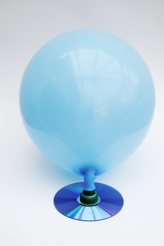 Kids craft: Make a balloon hovercraft!
